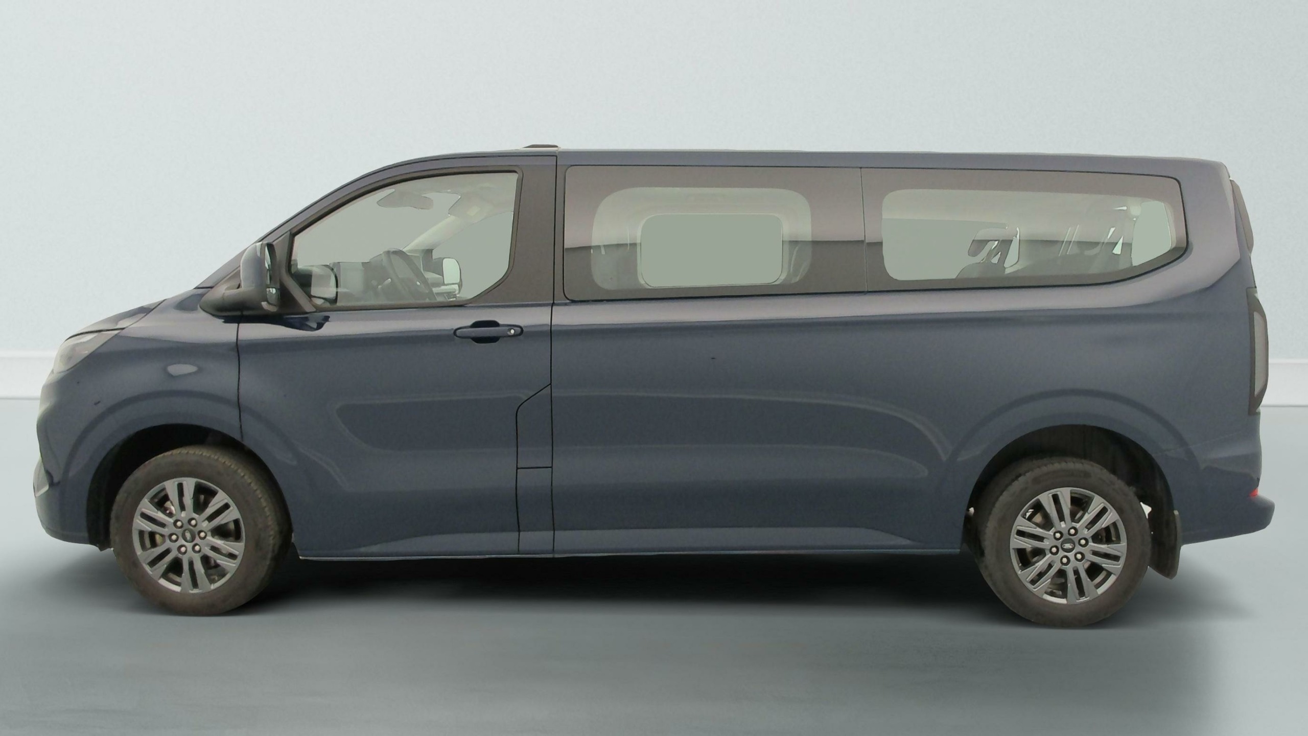 Ford Tourneo Custom 320 L2H1 2.0 EcoBlue 150CH Titanium-04