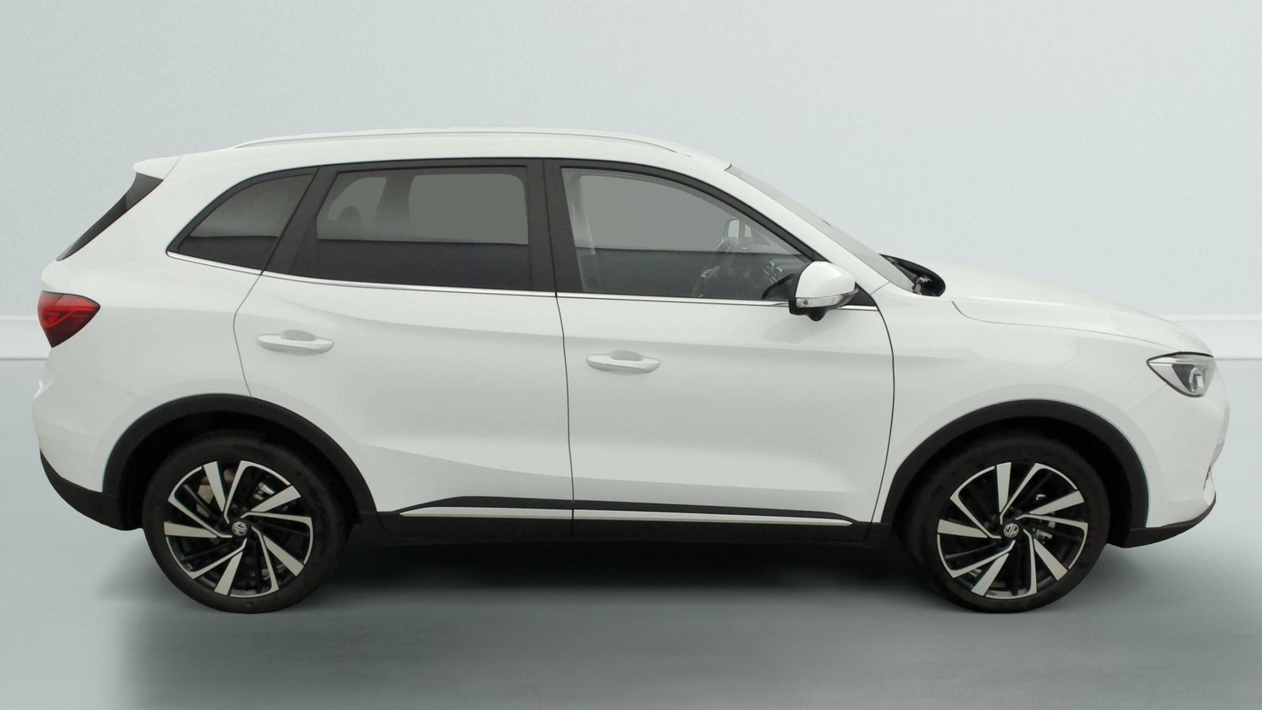 MG ZS Hybrid 197ch Luxury-09
