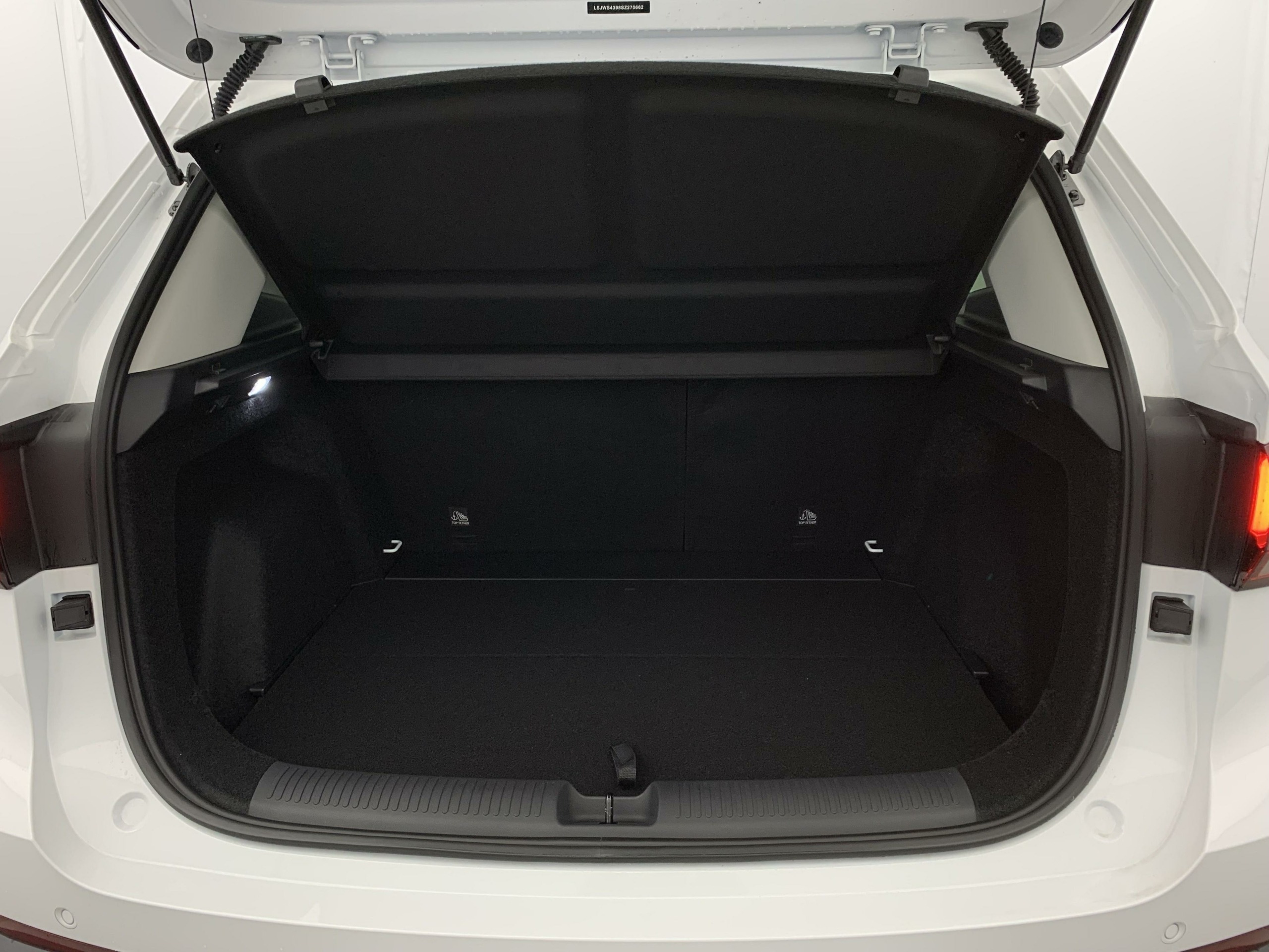 MG ZS Hybrid 197ch Luxury-12