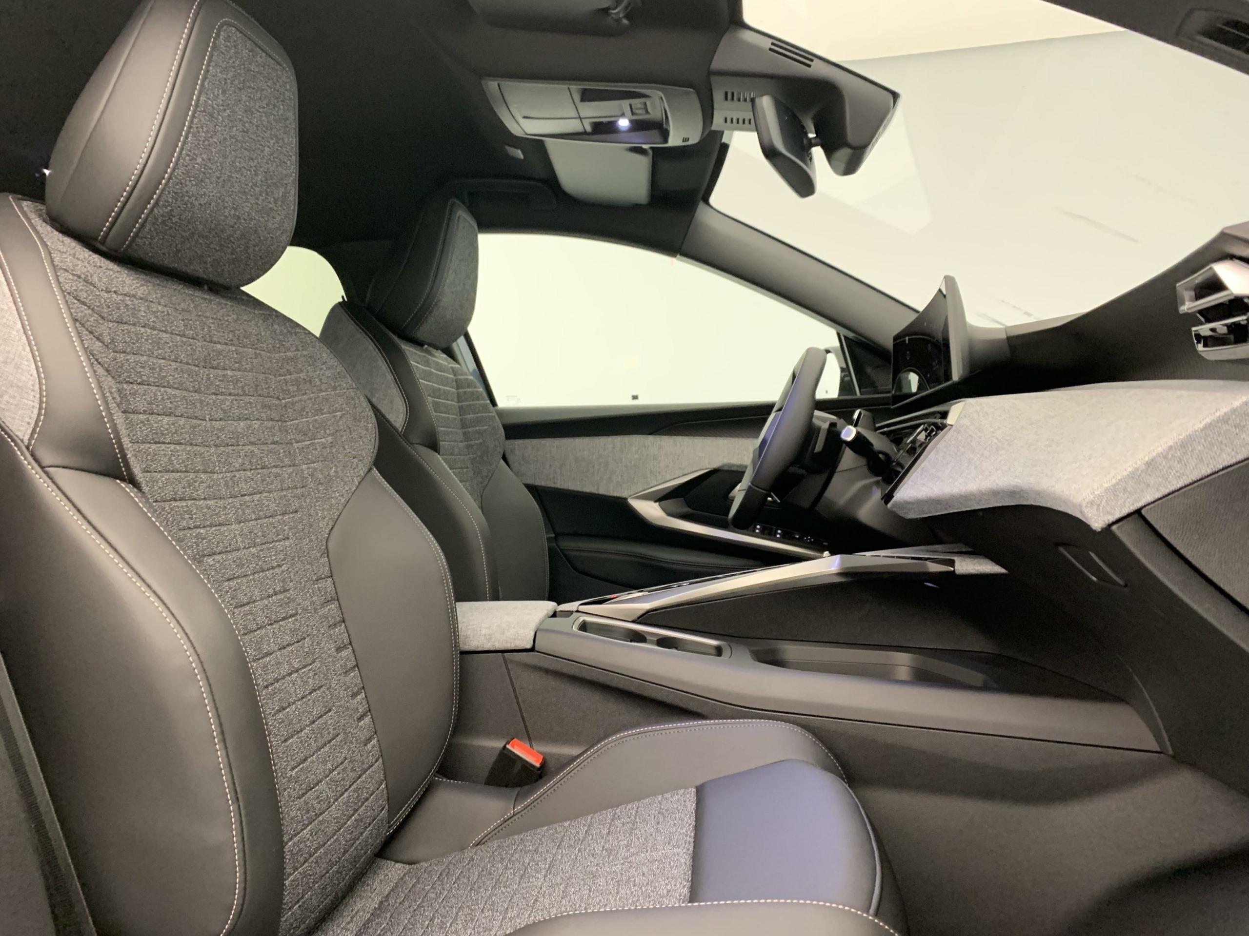 Peugeot 5008 HYBRID 145 CH E-DCS6 ALLURE-09