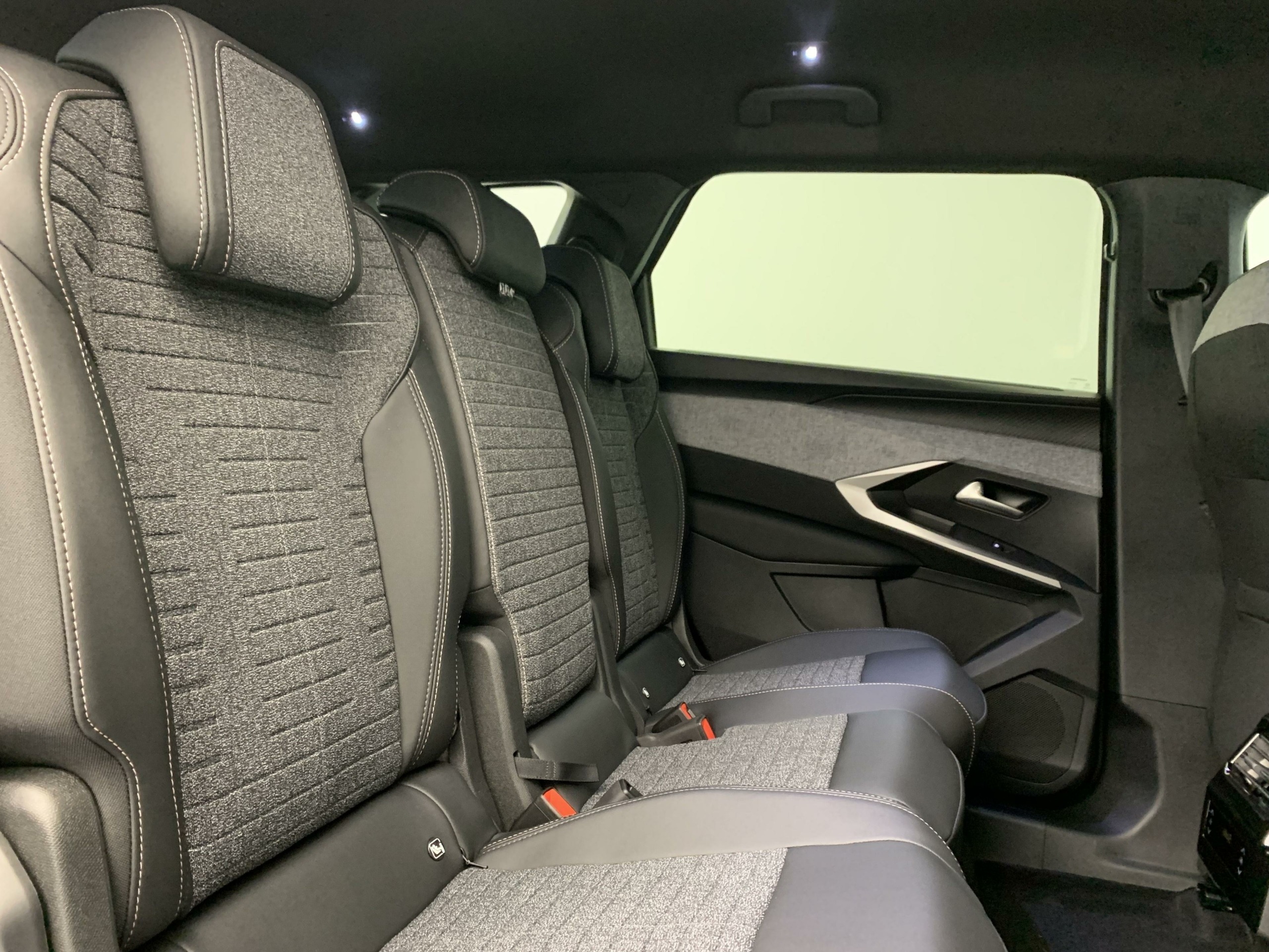 Peugeot 5008 HYBRID 145 CH E-DCS6 ALLURE-10