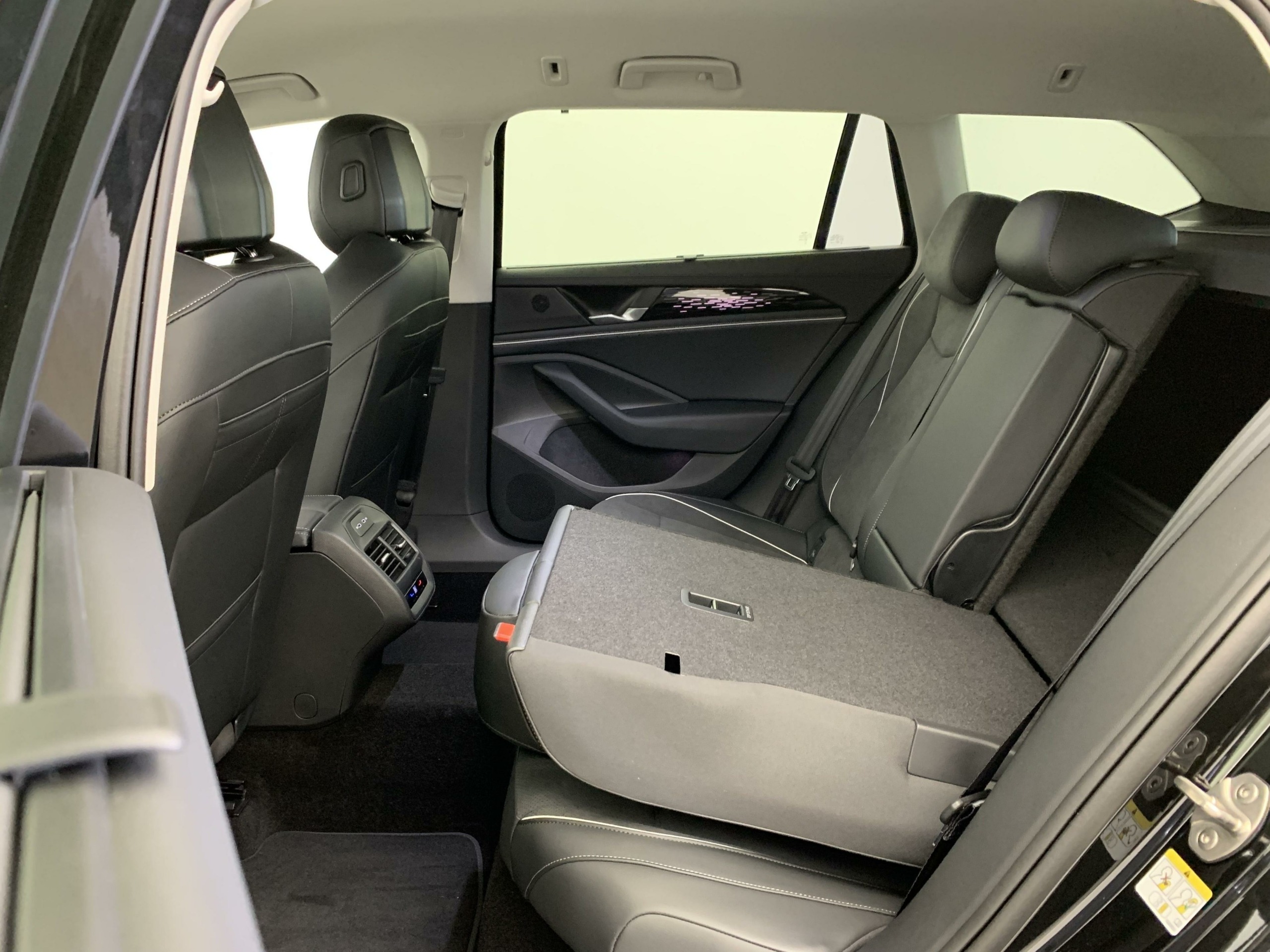 Volkswagen Passat 1.5 eTSI OPF 150 DSG7 12