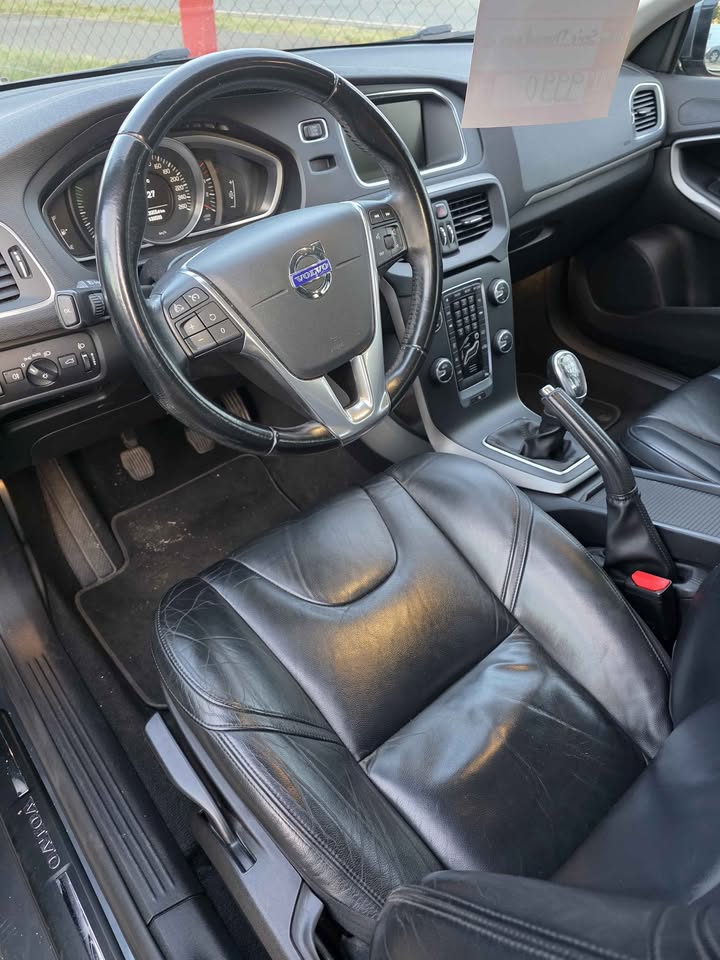 volvo-v40-01
